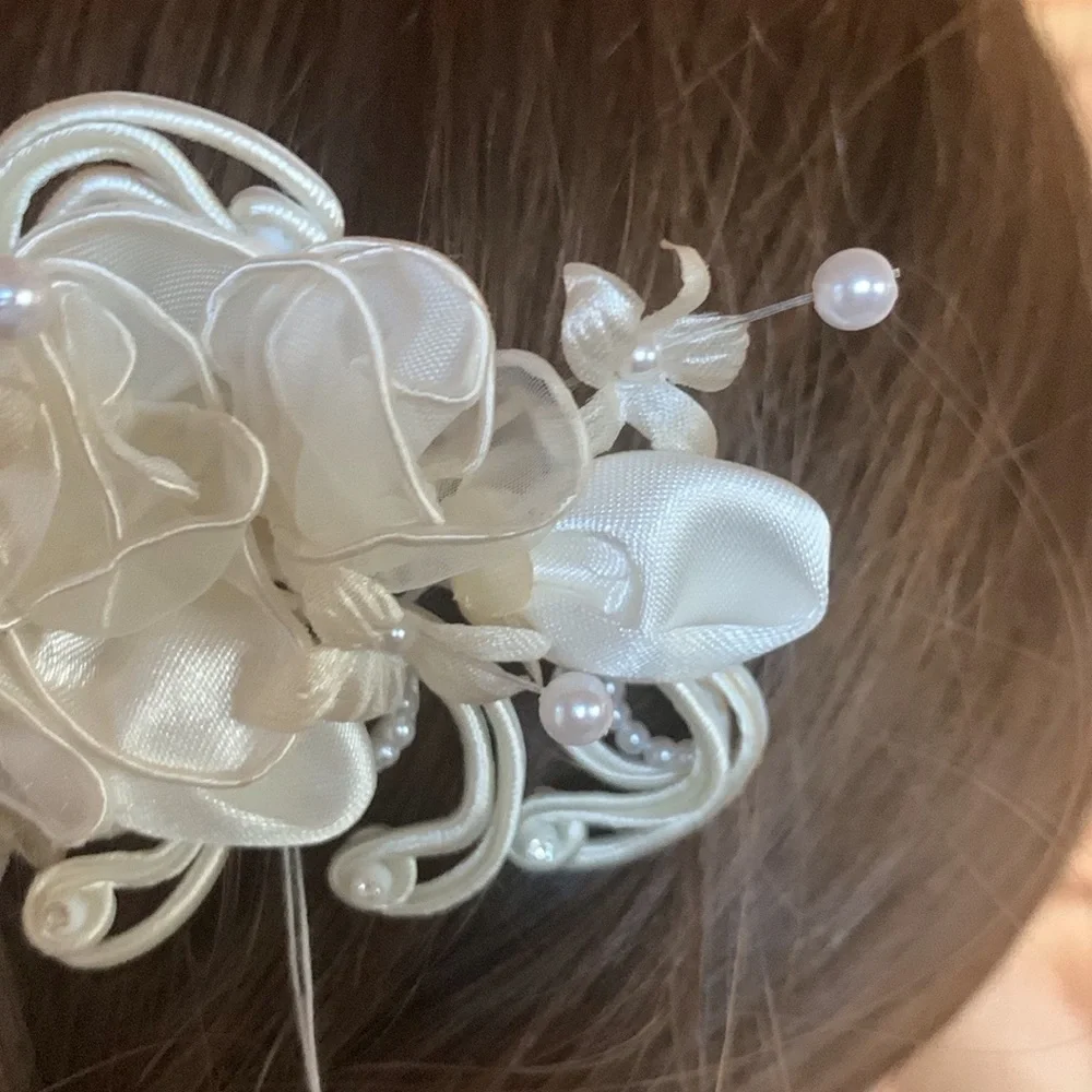 White and ivory floral hair comb / hairpiece for girl’s by Bonny New